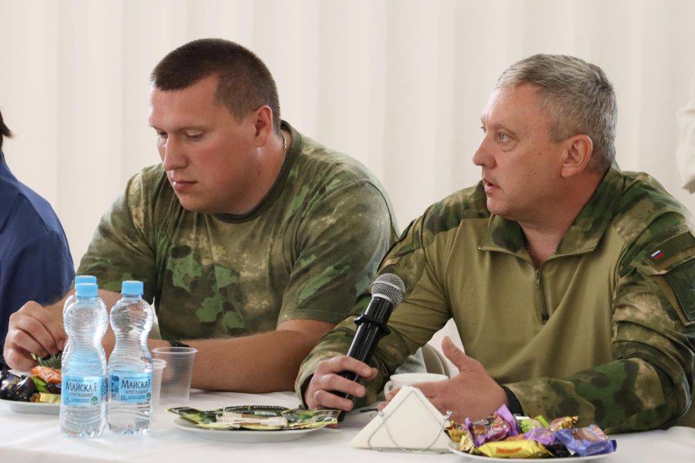 В Старом Осколе прошла встреча спикера и депутатов облдумы с участниками теробороны