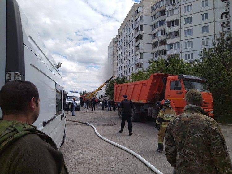 «Под руинами кричат люди, дом сложился мгновенно»: Очевидцы рассказали об обрушении подъезда девятиэтажки в Белгороде