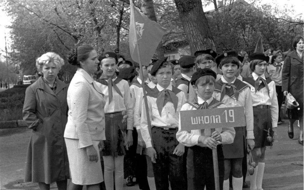 Мир! Труд! Май!. Команда «Белгород-медиа» поздравляет всех с праздником, желает получать удовлетворение от своего труда и не...