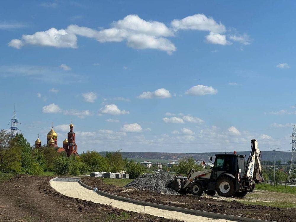 В Губкине продолжается благоустройство Петровского парка