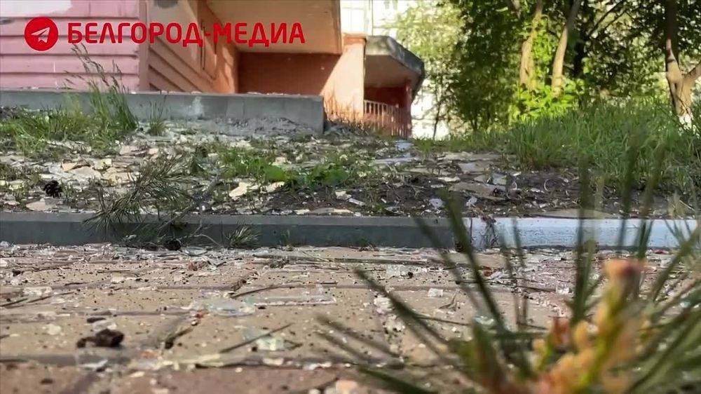 «К нам уже прилетало, тогда взрывной волной повыбивало стёкла, но машина не пострадала. А сейчас более капитальный ущерб: и окна, и машина. Но тем не менее парад в 10 часов смотреть будем»