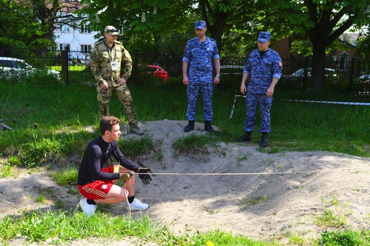 В Калининграде росгвардейцы выступили в роли жюри на первом региональном этапе игры «Зарница 2.0»