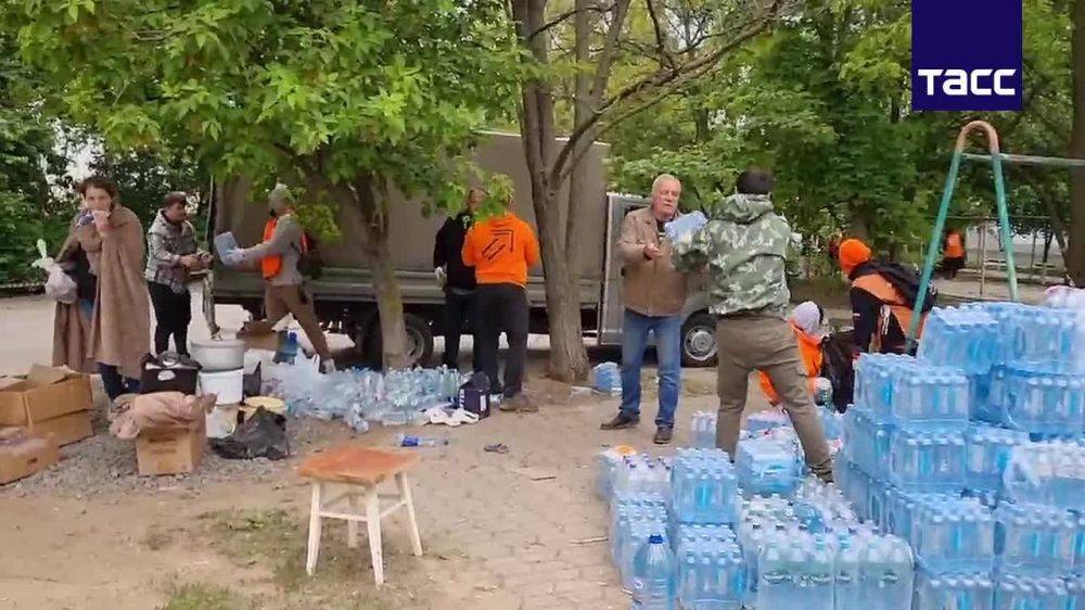 Волонтеры сворачивают точки горячего питания на месте обрушения подъезда в Белгороде