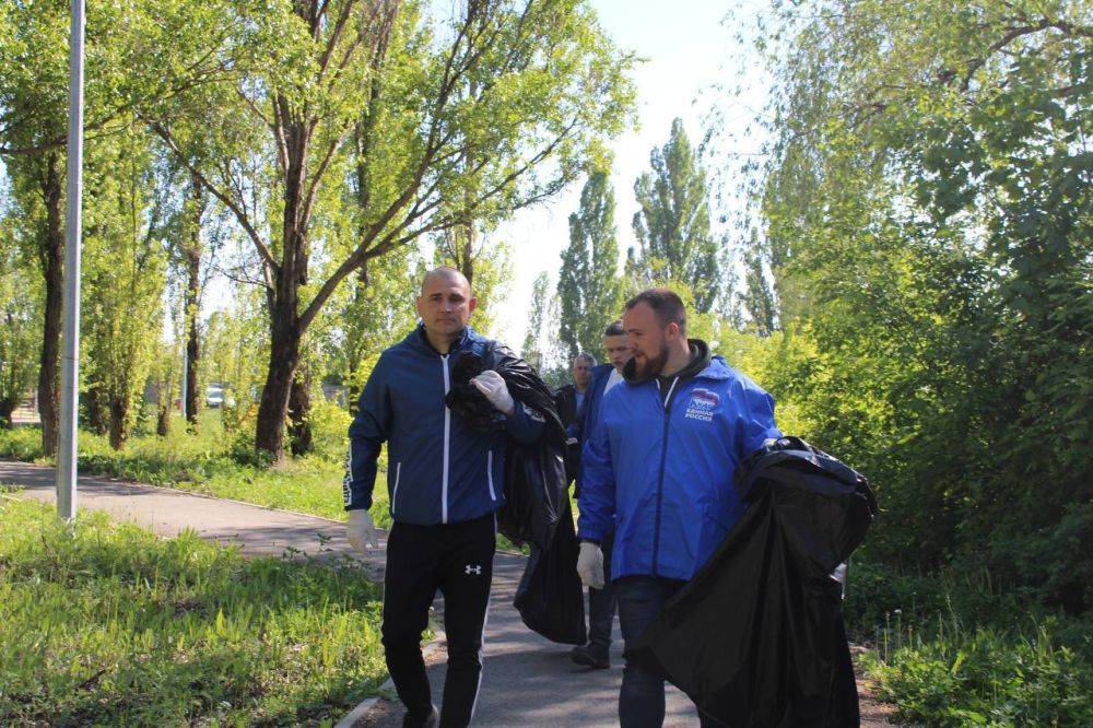 Чистота и порядок. Члены местного отделения Партии «Единая Россия» Белгорода провели субботник на пруду Болтушка