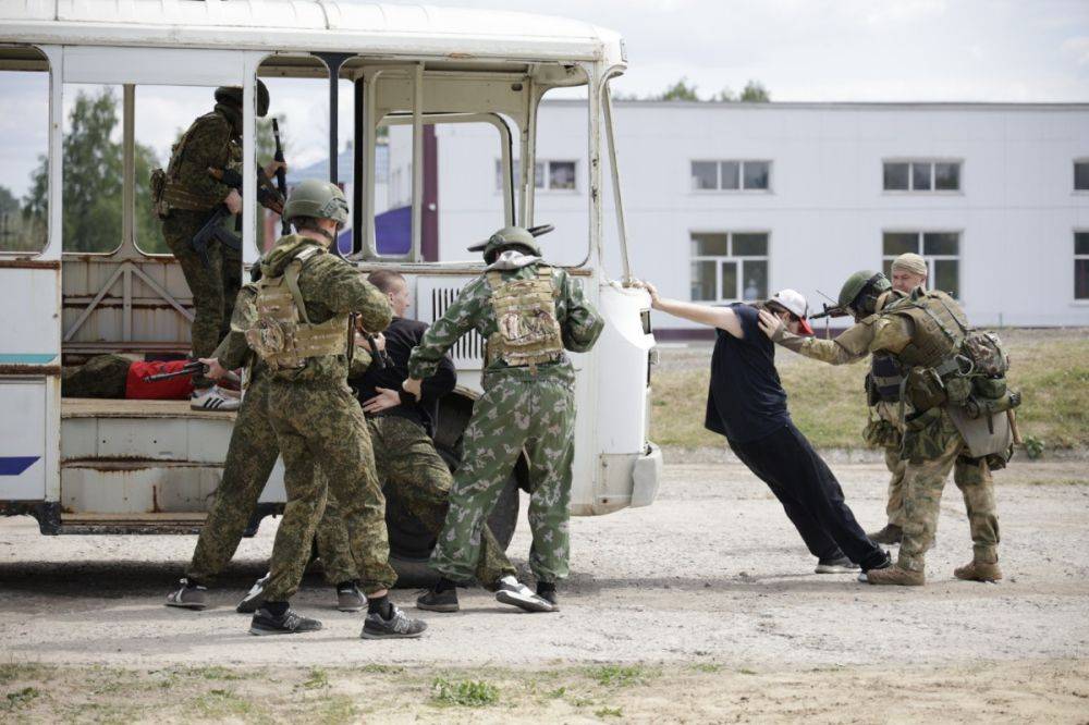 Вячеслав Гладков дал старт традиционным военно-историческим сборам «АРМАТА»