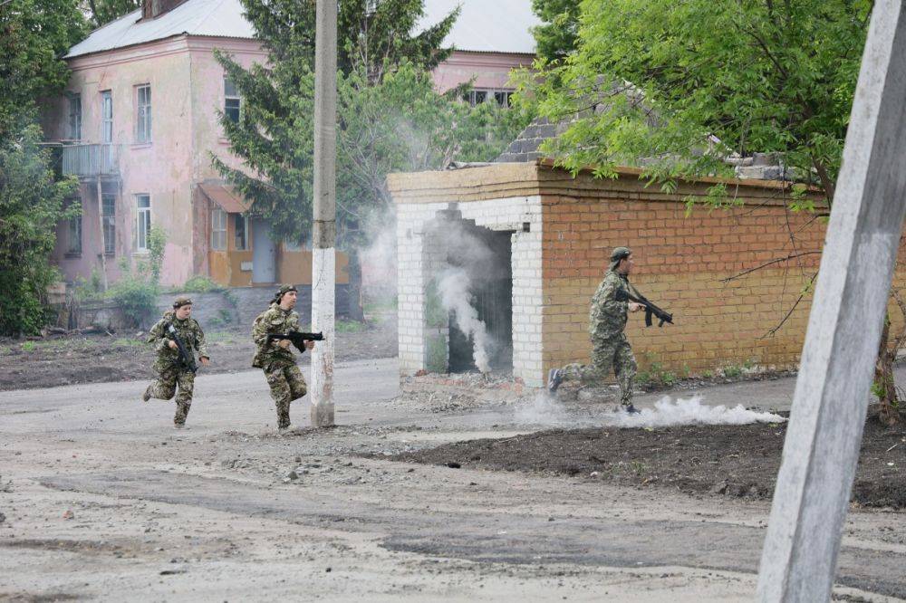 Вячеслав Гладков подвел итоги регионального этапа военно-спортивной игры «Зарница 2.0»