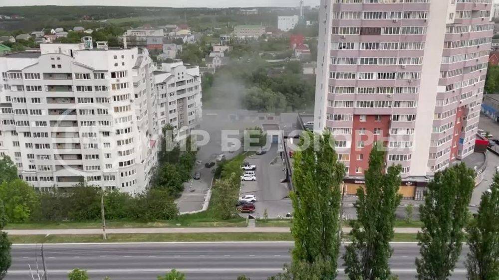 После серии взрывов над Белгородом виден дым