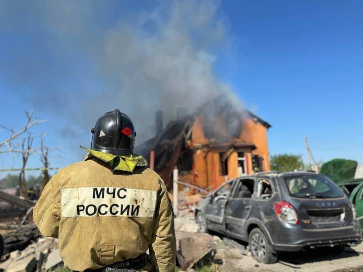 Гладков показал фото с места взрыва в Белгороде, где пострадали пять человек8