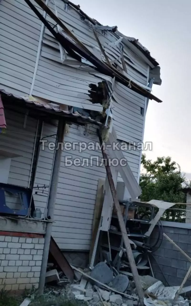 Последствия одного из обстрелов в Белгородском районе