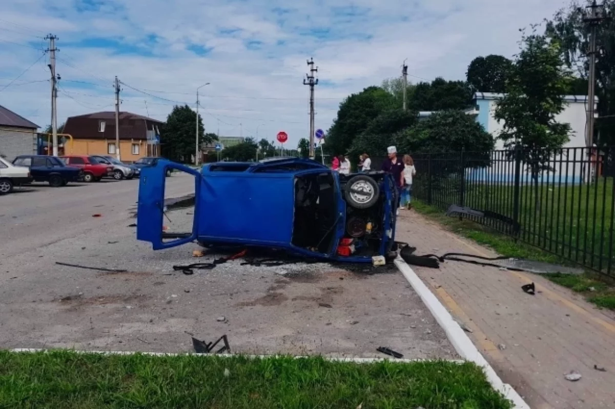 Беспилотник атаковал парковку Грайворонской ЦРБ, пострадали два белгородца0