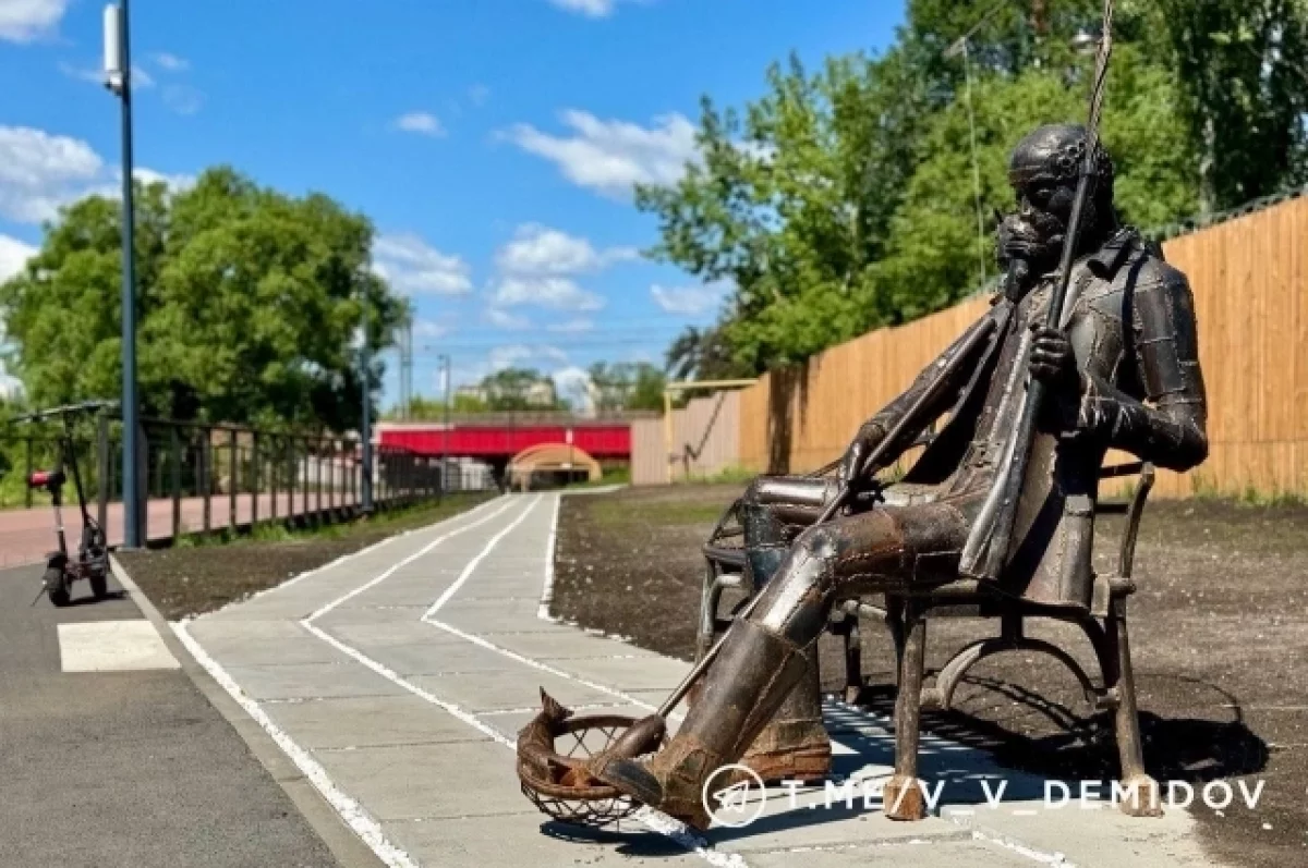 В Белгороде скульптуру рыбака перенесли на набережную «Берега»0