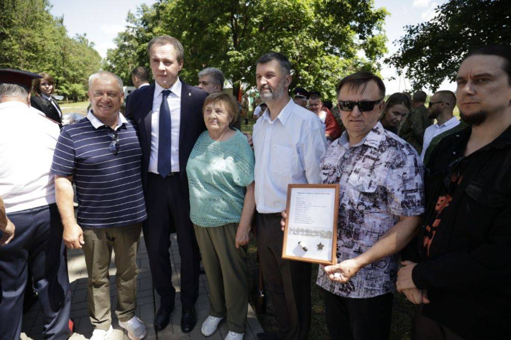 Вячеслав Гладков в День памяти и скорби принял участие в церемонии перезахоронения останков 220 советских солдат, обнаруженных членами поисковых организаций Белгородской области