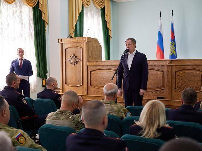 В Белгороде наградили сотрудников полиции и территориальной самообороны