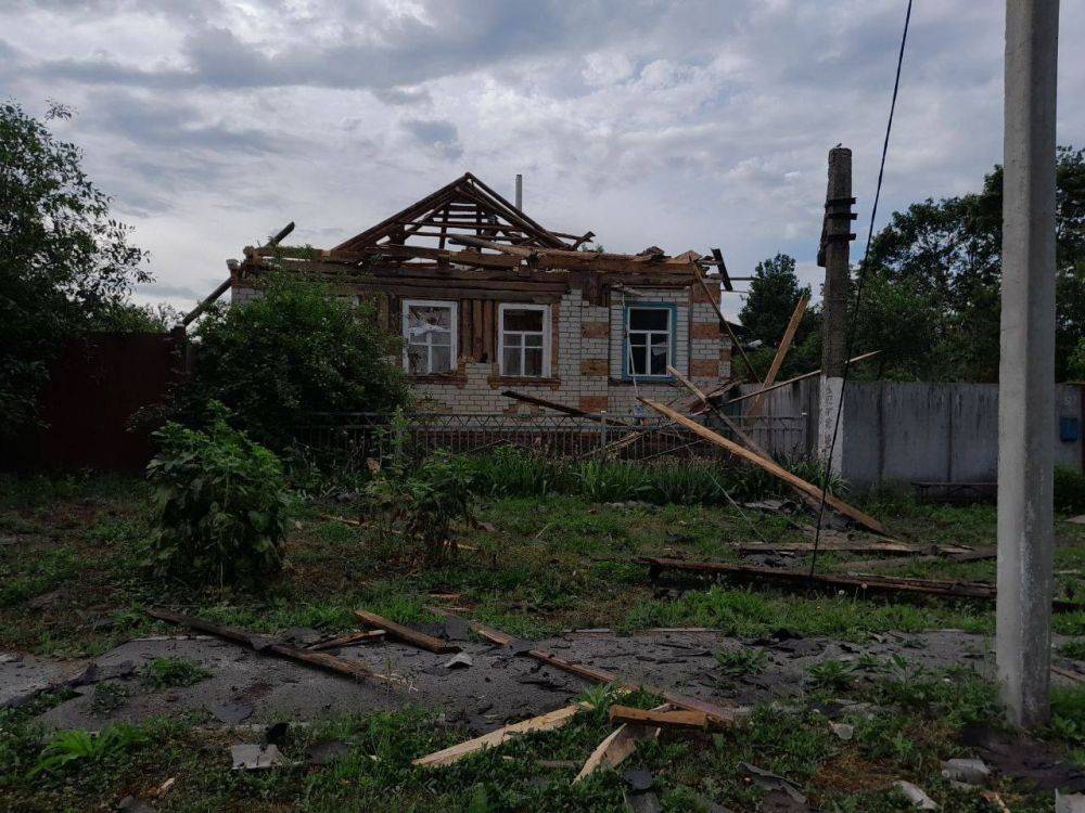 В результате атаки ВСУ серьёзные повреждения получили два частных дома и административное здание в селе Мокрая Орловка Грайворонского округа