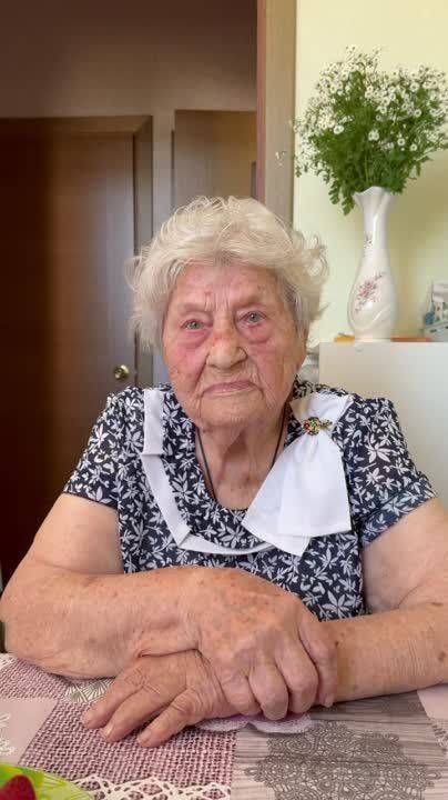 Новую задачу поставила перед собой 102-летняя Мария Колтакова из Белгорода — прошедшая Великую Отечественную войну "железная бабушка" собирается в четвертый раз прыгнуть с парашютом!