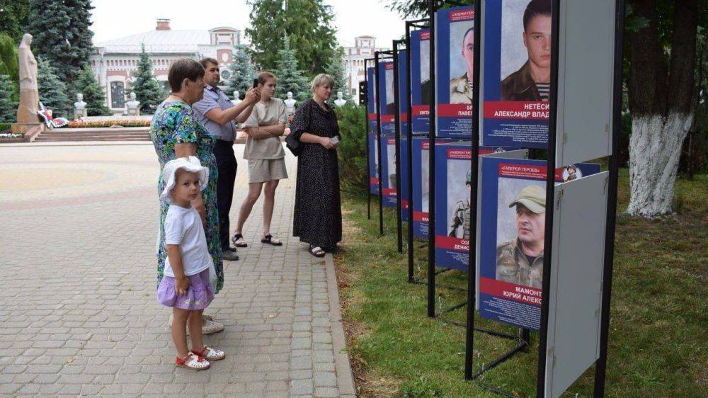 В Борисовке открыли фотовыставку «Галерея Героев»