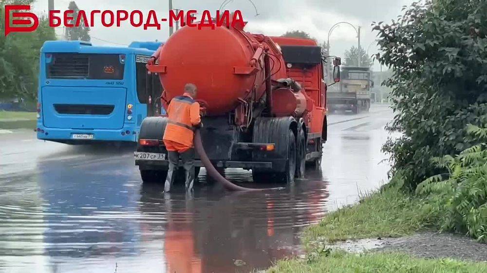 В Белгороде продолжают устранять последствия вчерашнего ливня