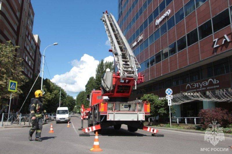 В торговом центре "Мега" состоялись пожарно-тактические учения