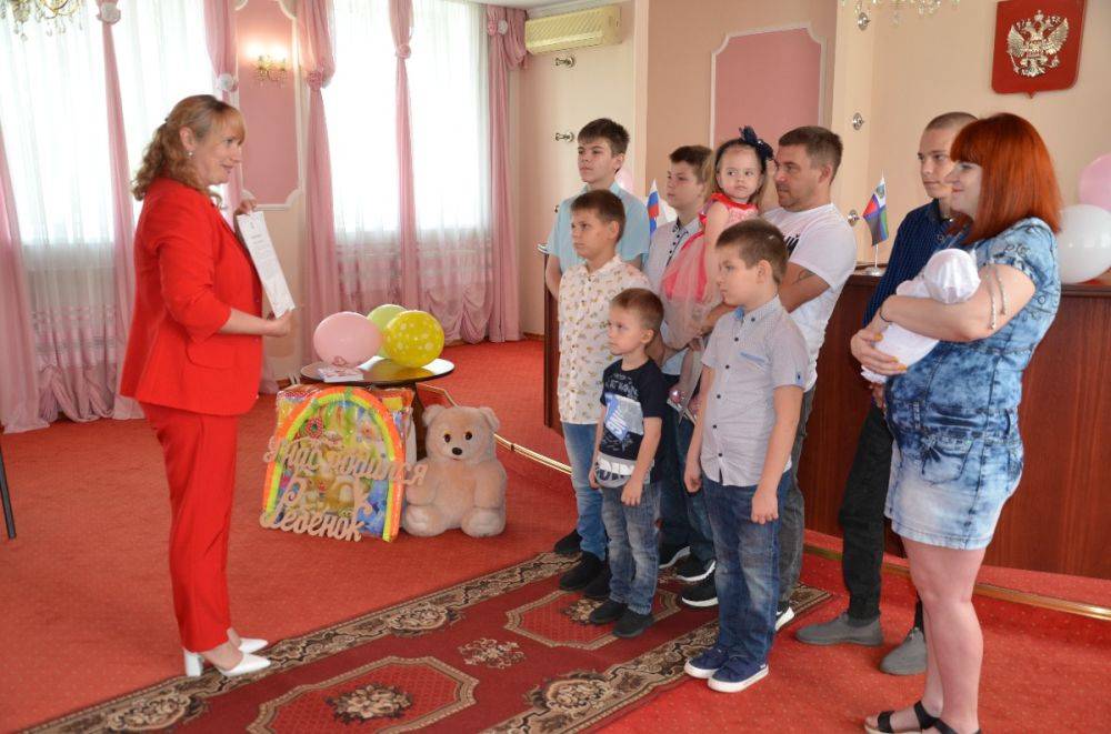 В семье из Краснояружского района Белгородской области родился восьмой ребёнок