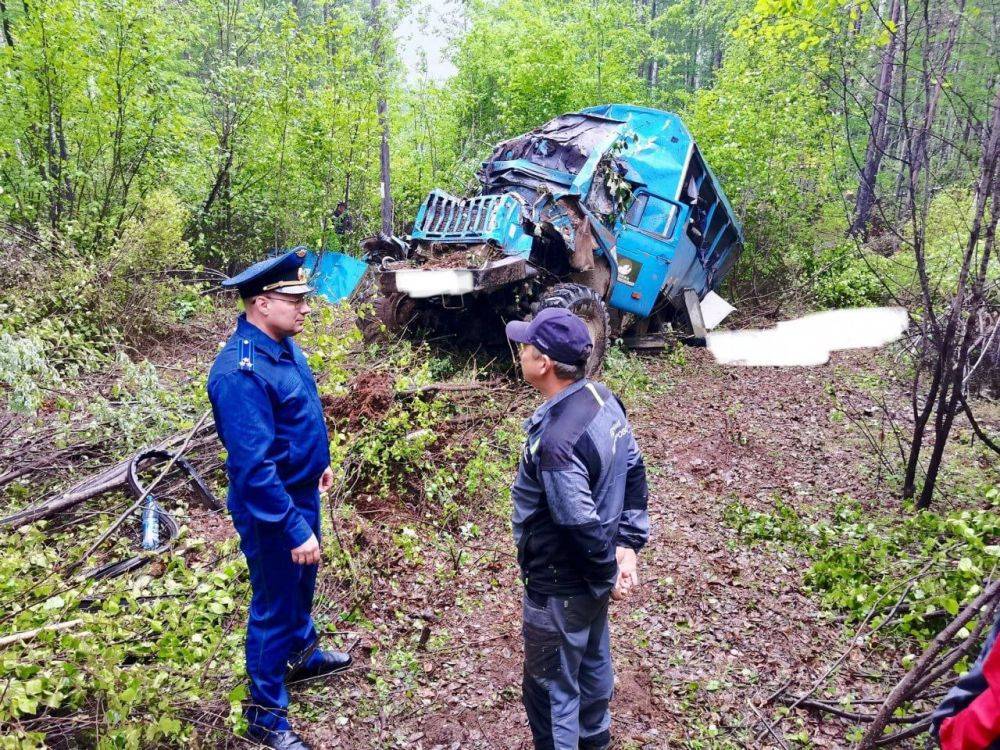 Новости к этому часу:. В Забайкалье рядом с поселком Давенда перевернулся автобус с вахтовиками. Пресс-служба министерства...