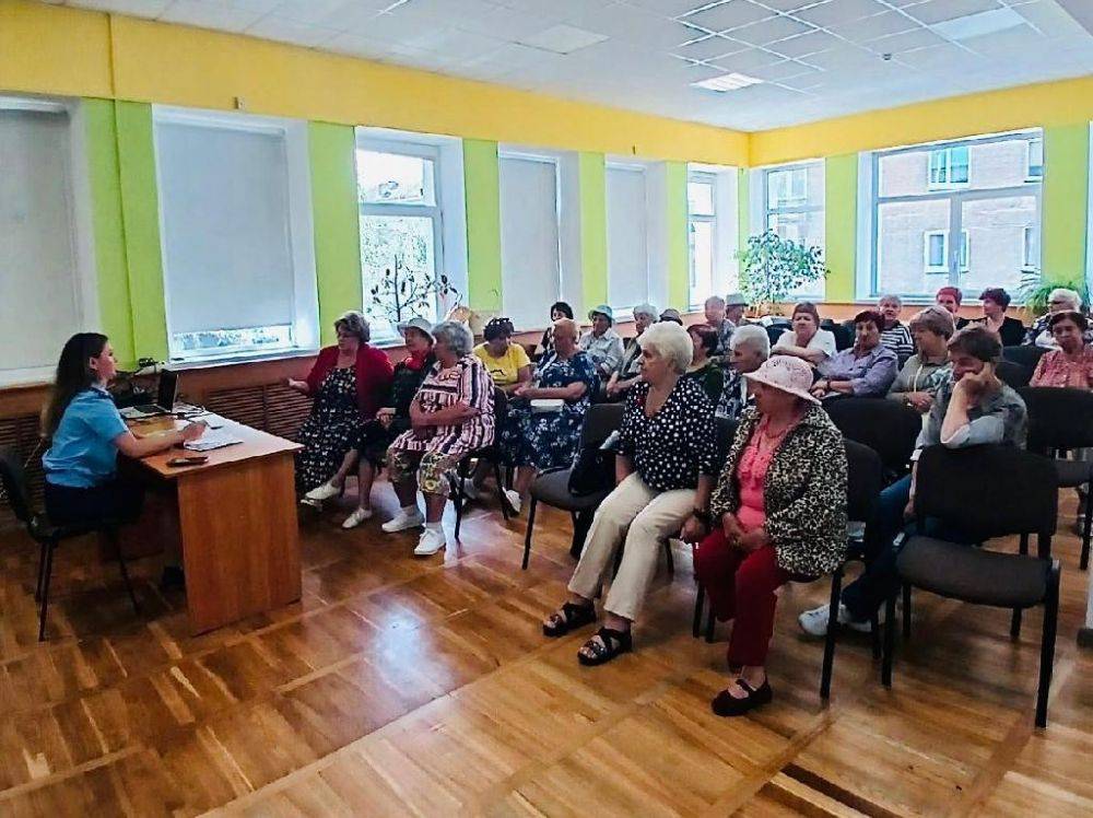 Заместитель прокурора города Светлого провела встречу с участниками общественной организации пенсионеров