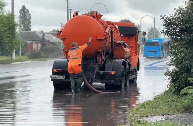 В Белгороде продолжают устранять последствия вчерашнего ливня