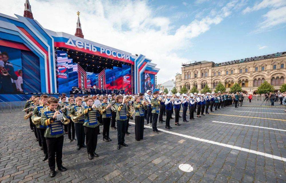 Фестиваль духовых оркестров «С тобой, страна!» прошел в День России на Красной площади