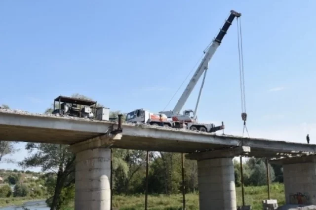 На стенде Белгородской области на ПМЭФ-2024 посетителей угощают клубникой2