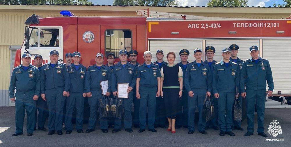 На торжественном собрании, посвященном награждению сотрудников, выполнявших задачи по ликвидации последствий чрезвычайных...