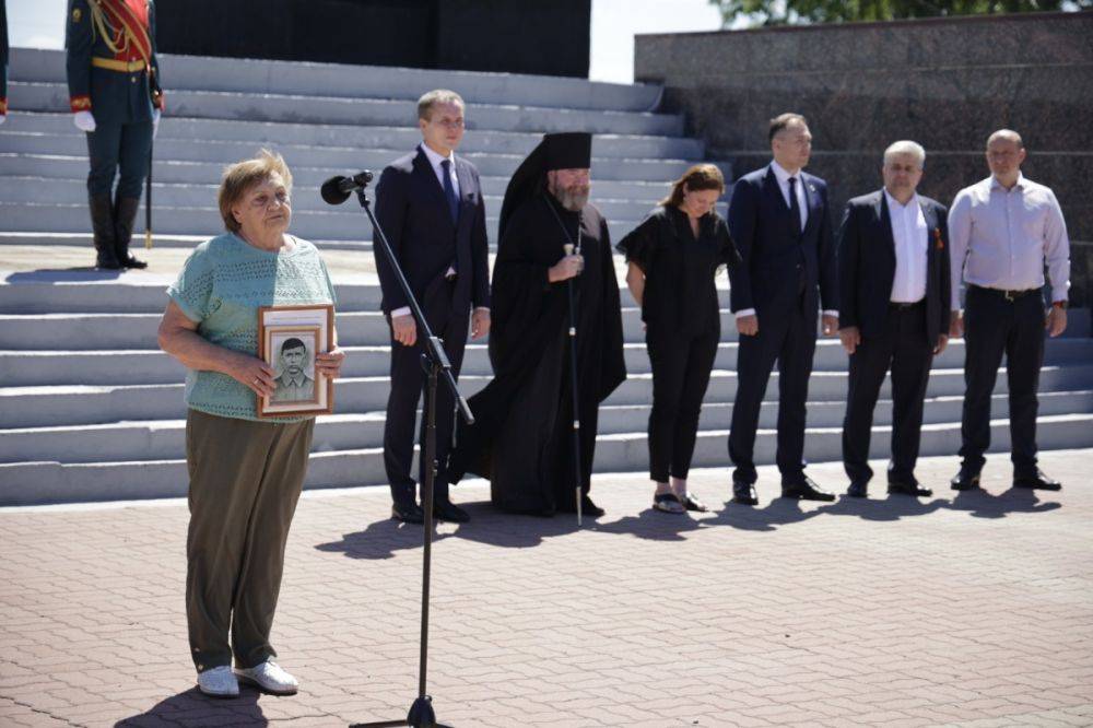 Вячеслав Гладков в День памяти и скорби принял участие в церемонии перезахоронения останков 220 советских солдат, обнаруженных членами поисковых организаций Белгородской области