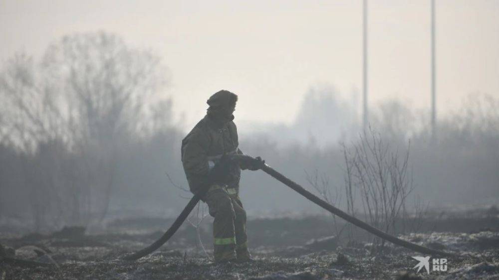 «Страна»: промышленный объект под Киевом не могут потушить сутки