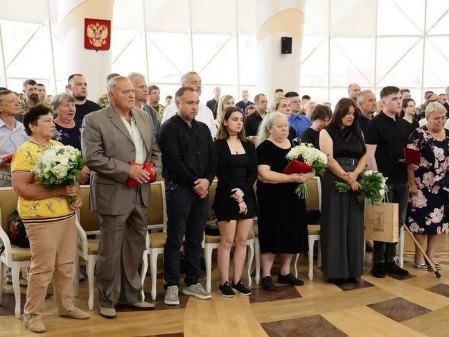 Белгородским семьям героев, погибших на СВО, вручили государственные награды