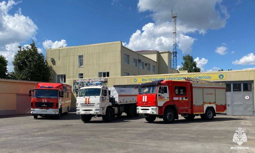 На торжественном собрании, посвященном награждению сотрудников, выполнявших задачи по ликвидации последствий чрезвычайных...