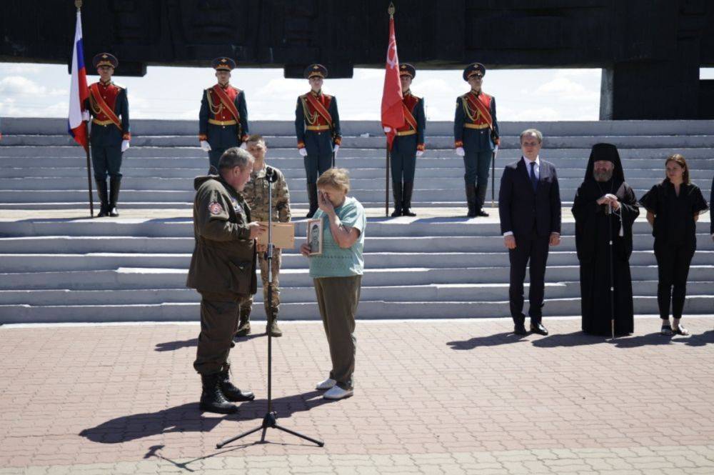 Вячеслав Гладков в День памяти и скорби принял участие в церемонии перезахоронения останков 220 советских солдат, обнаруженных членами поисковых организаций Белгородской области