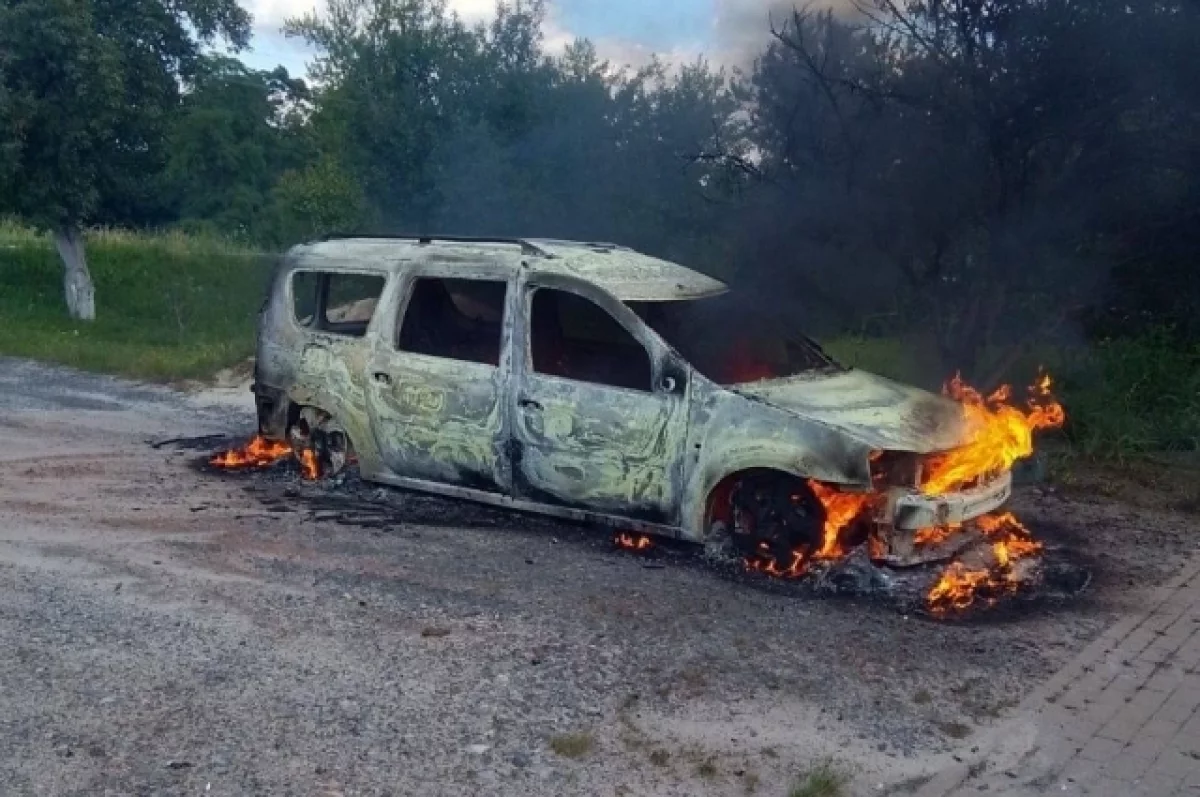 В Белгородской области дроны атаковали пять автомобилей, три из них сгорели0