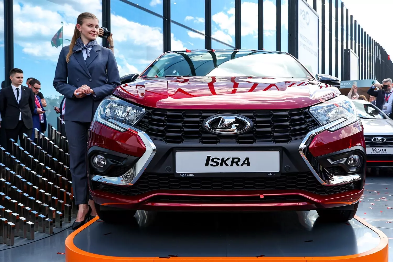 Новая Lada Iskra: как выглядит и сколько будет стоить новый седан?3