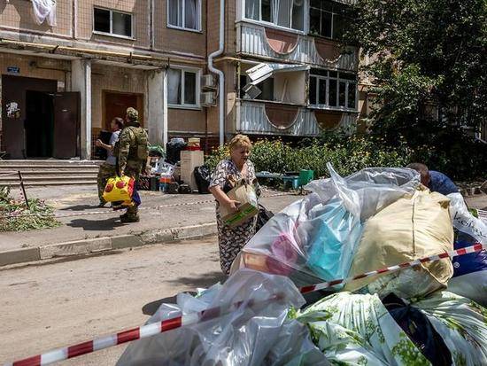 «Слышал детские крики о помощи»: белгородцам рассказали, как обрушился подъезд в шебекинской многоэтажке6