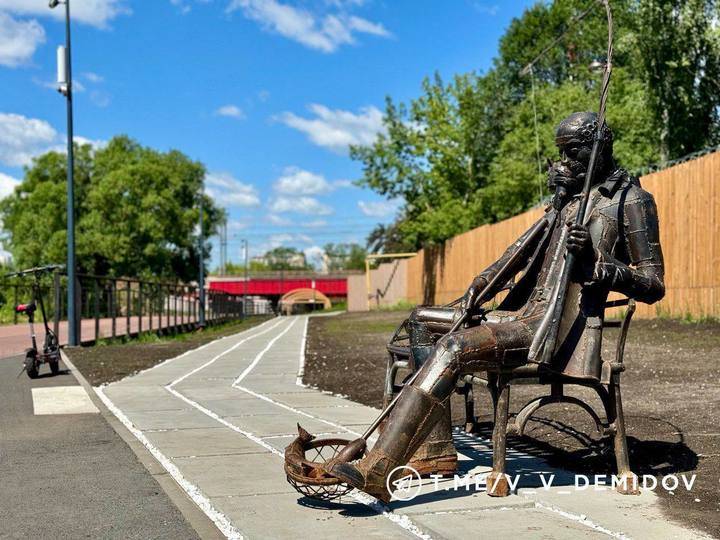 В Белгороде скульптуру «Рыбак с котом» убрали из парка Победы1