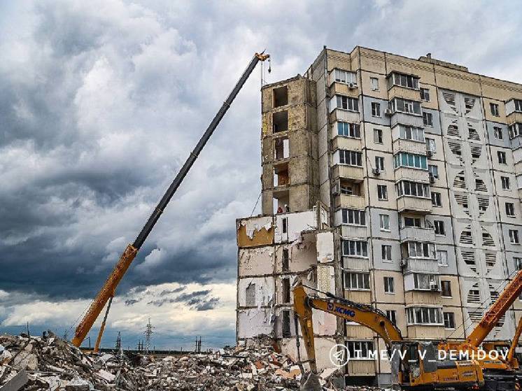 В Белгороде строители завершают демонтаж поврежденной части дома на Щорса