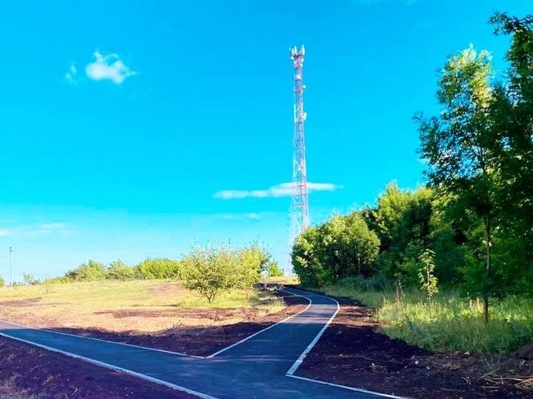 В белгородском селе Яблоново появился новый пешеходный тротуар