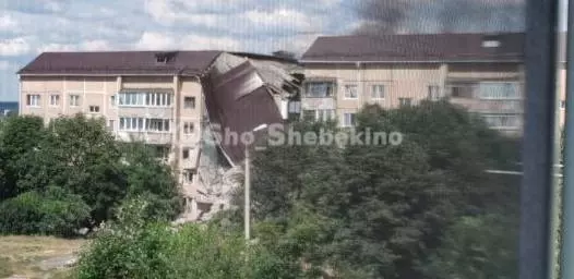 В Сети появились новые фото и видео разрушенного обстрелом подъезда в Шебекино6