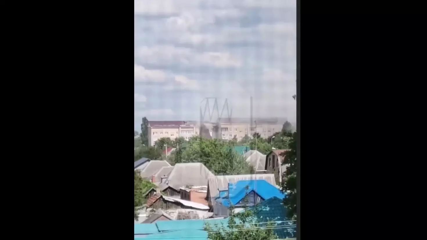 В Сети появились новые фото и видео разрушенного обстрелом подъезда в Шебекино12