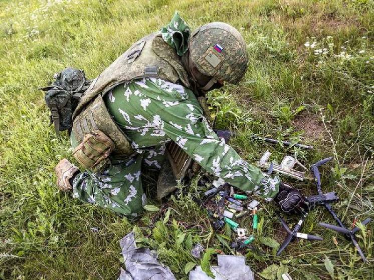 Журналисты побывали на дежурстве вместе с группой быстрого реагирования рядом с линией боевого соприкосновения