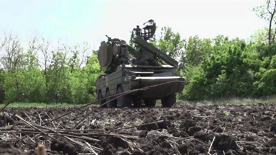 Российские системы ПВО ночью и утром отражали массированную атаку украинских дронов