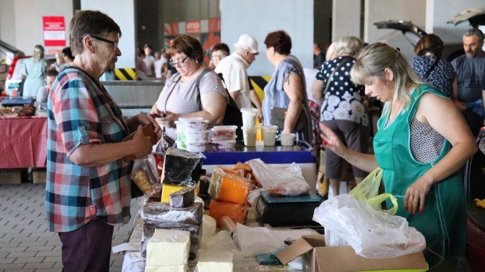 На ярмарке в Белгороде сегодня немало посетителей