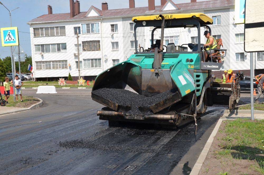 В Краснояружском районе Белгородской области продолжают улучшать состояние дорожной инфраструктуры