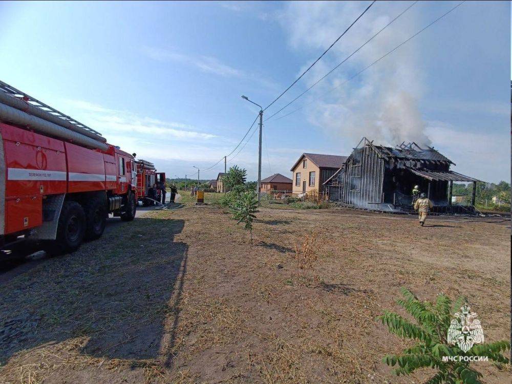 Сегодня утром в Стрелецком Белгородского района загорелся жилой дом