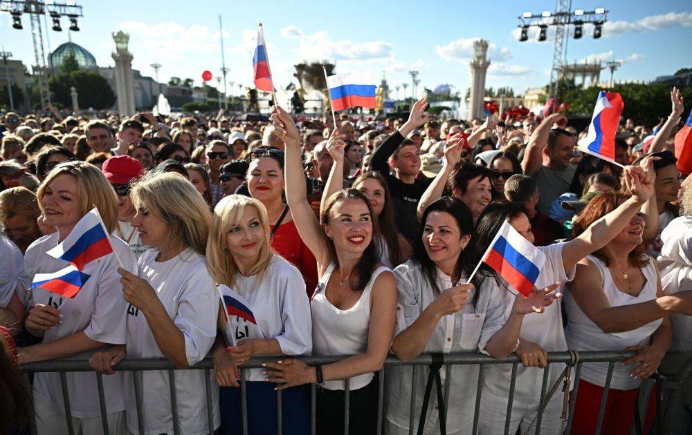 Сотрудница форума &quot;Россия&quot; поблагодарила за поддержку Белгорода и заплакала