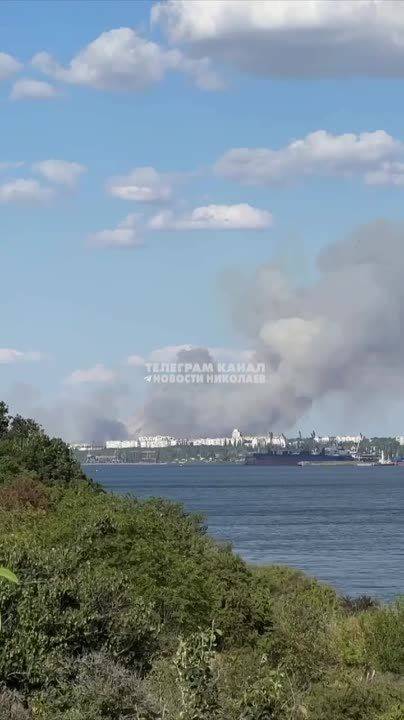 Последствия ракетных прилетов в Николаевской (город Вознесенск) области публикуют местные ТГ-каналы