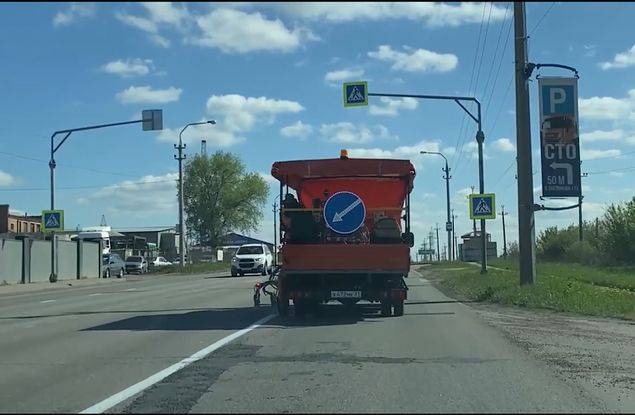 В Белгороде дорожники продолжают наносить разметку